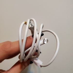 Beats headset talking piece